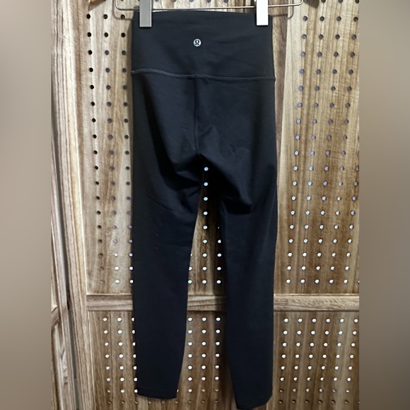 EUC LULULEMON High Rise Leggings with inside pockets Grey - Picture 4 of 5